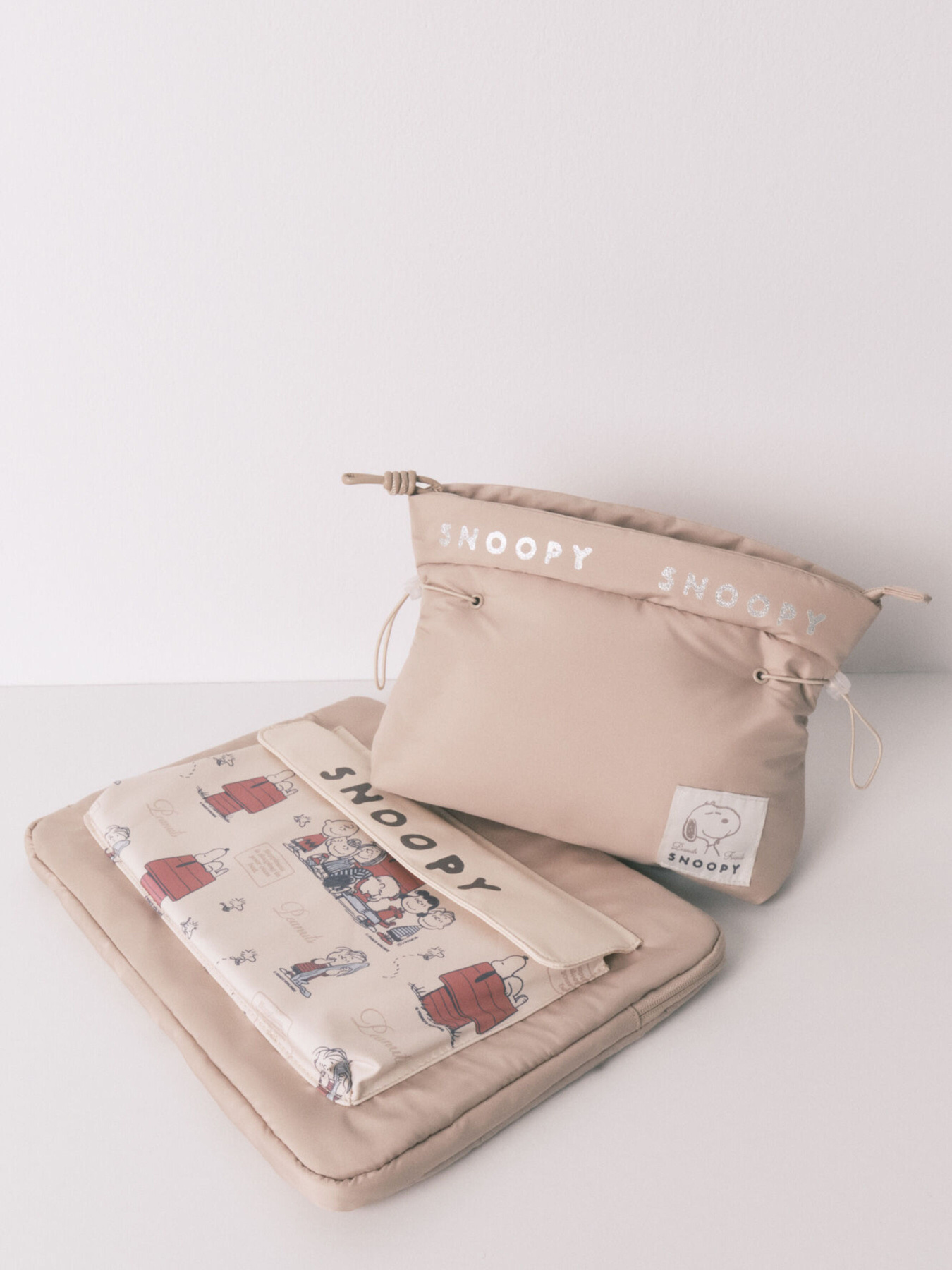 Средняя бежевая косметичка Snoopy Women'secret модель 4842955-33 Фото