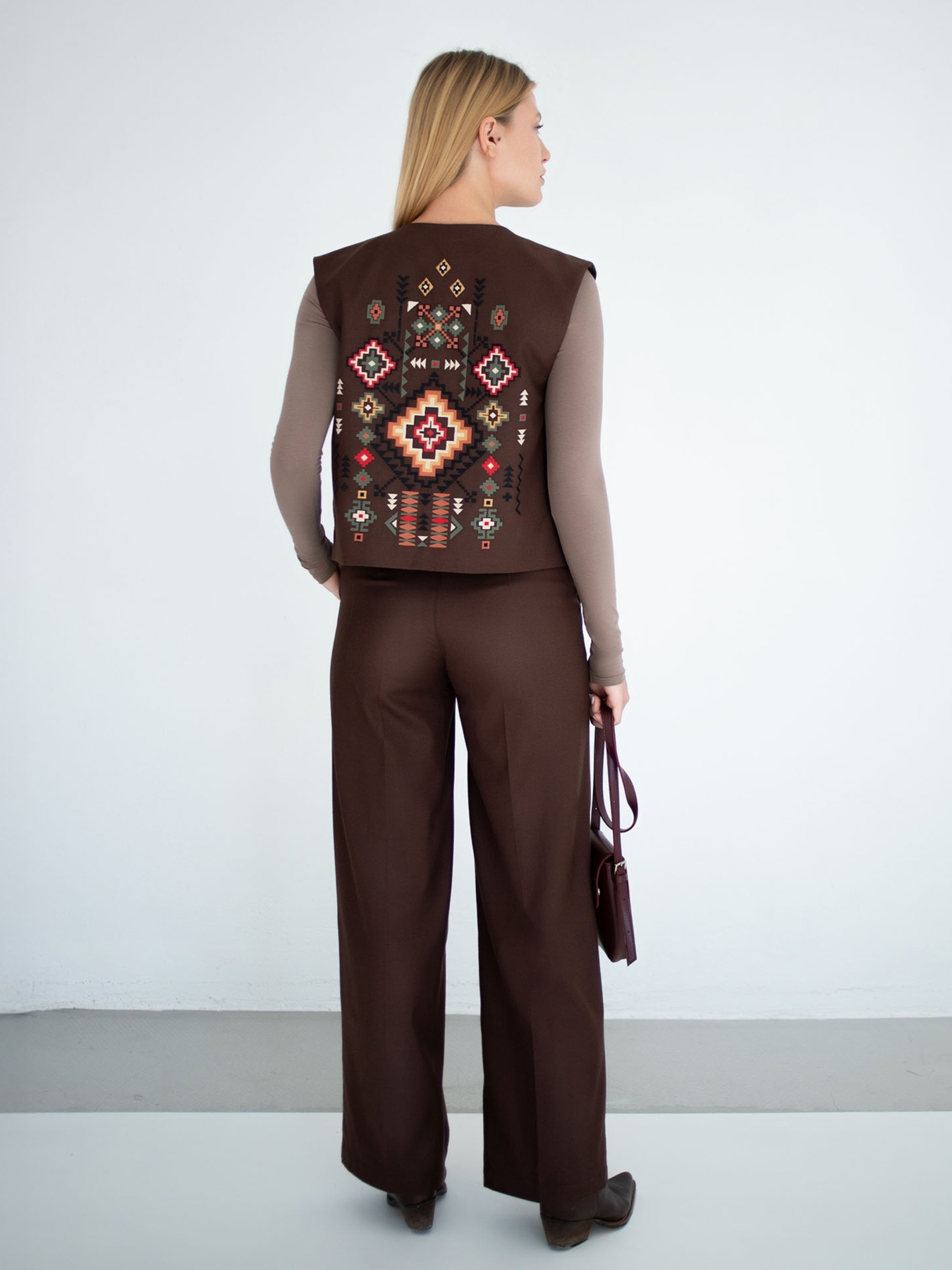 Жилет классический Едельвіка модель 237-25-00brown Фото