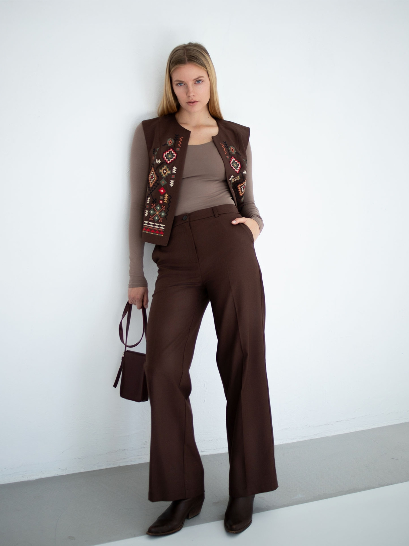 Классический жилет Едельвіка модель 237-25-00brown Фото