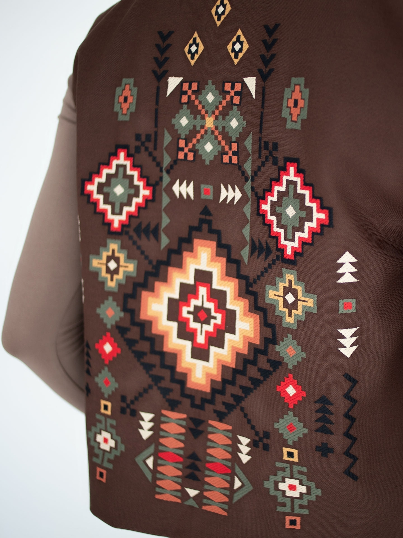 Классический жилет Едельвіка модель 237-25-00brown Фото