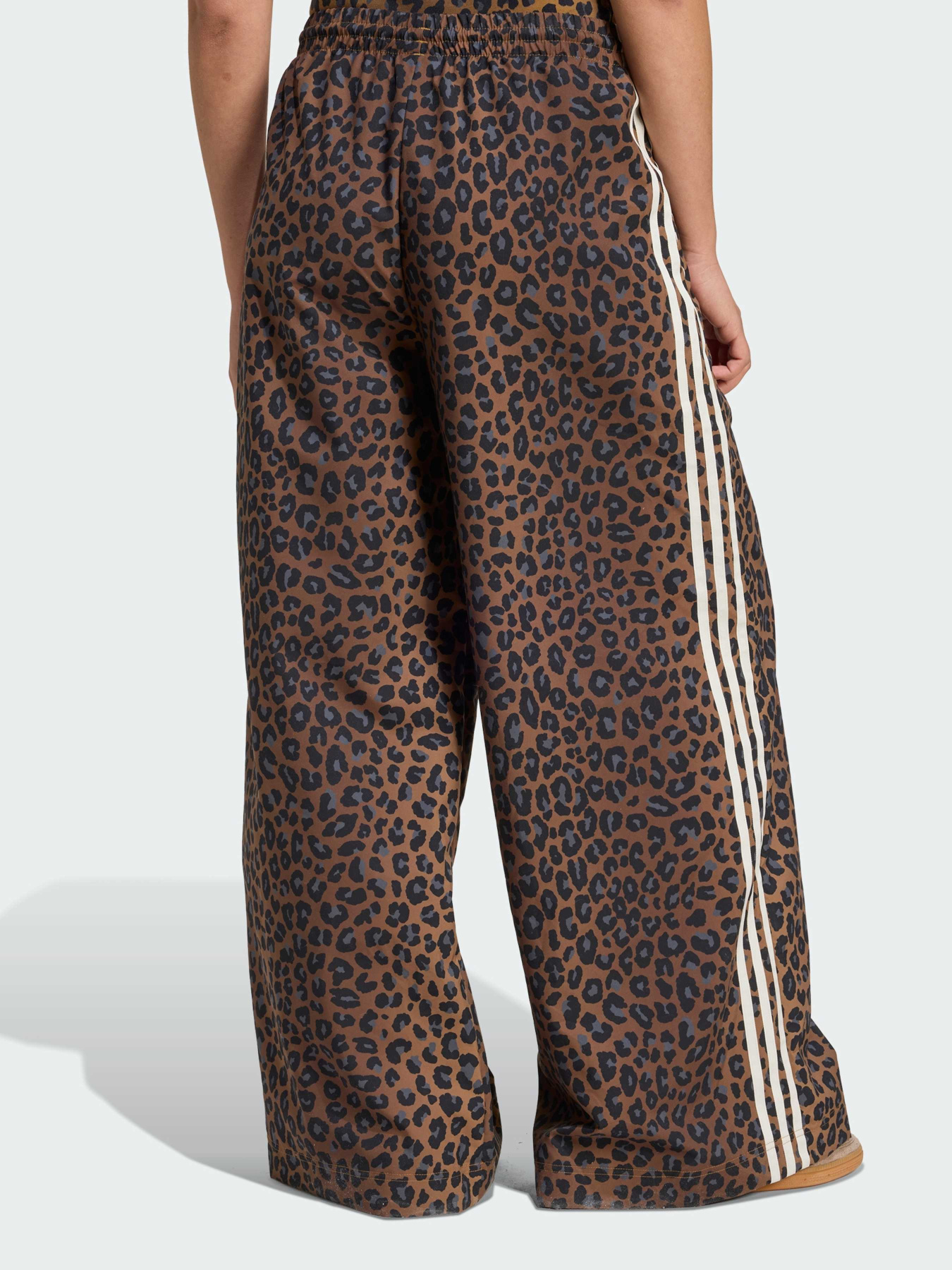 Брюки повседневные Adidas Superstar модель JW7302 Фото