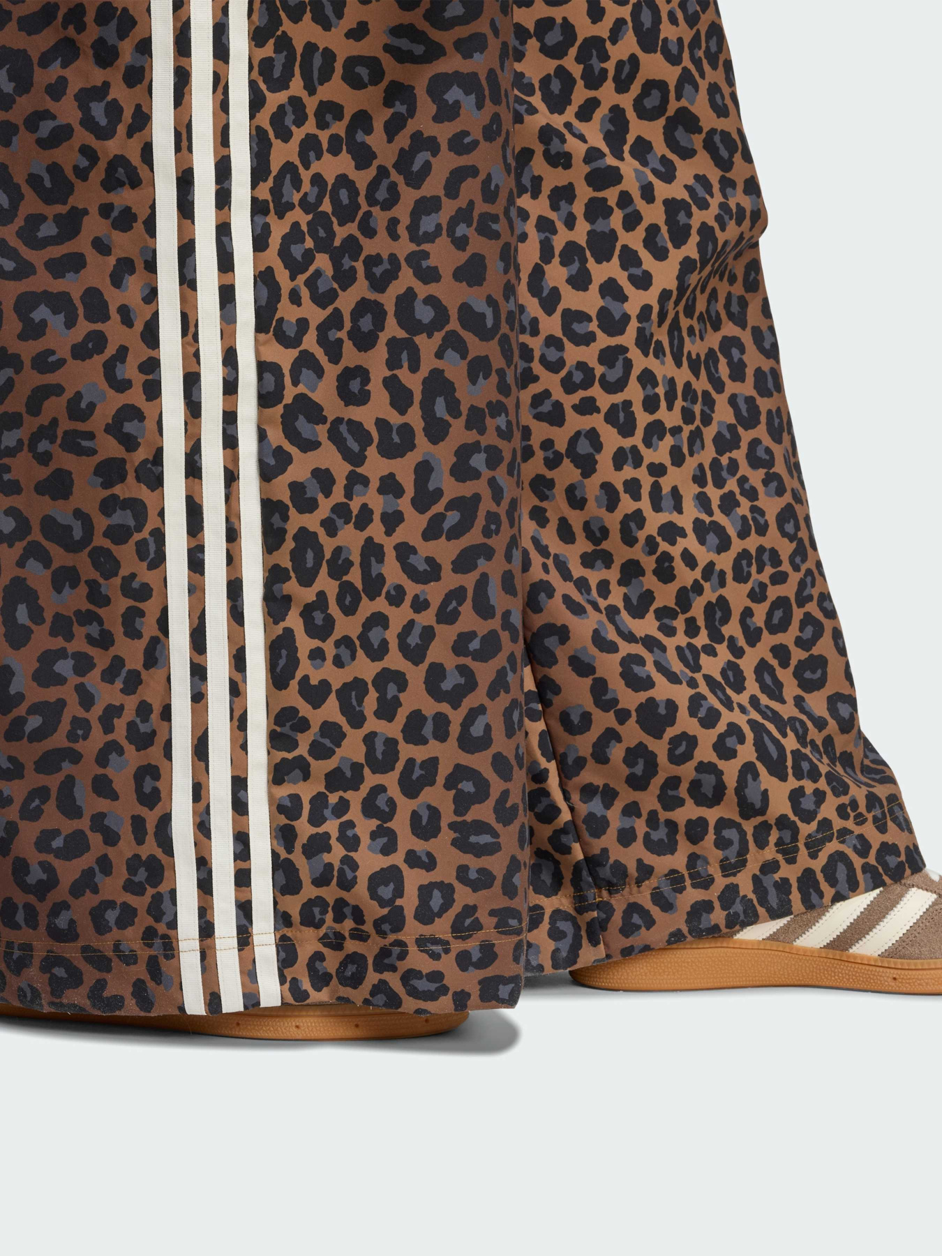 Повседневные штаны Adidas Superstar модель JW7302 Повседневные штаны Adidas Superstar модель JW7302 Фото