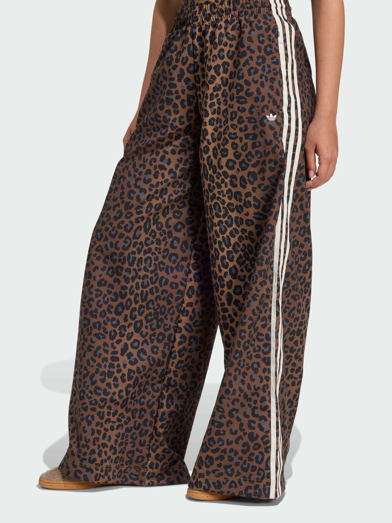 Повседневные штаны Adidas Superstar модель JW7302 Повседневные штаны Adidas Superstar модель JW7302 Фото