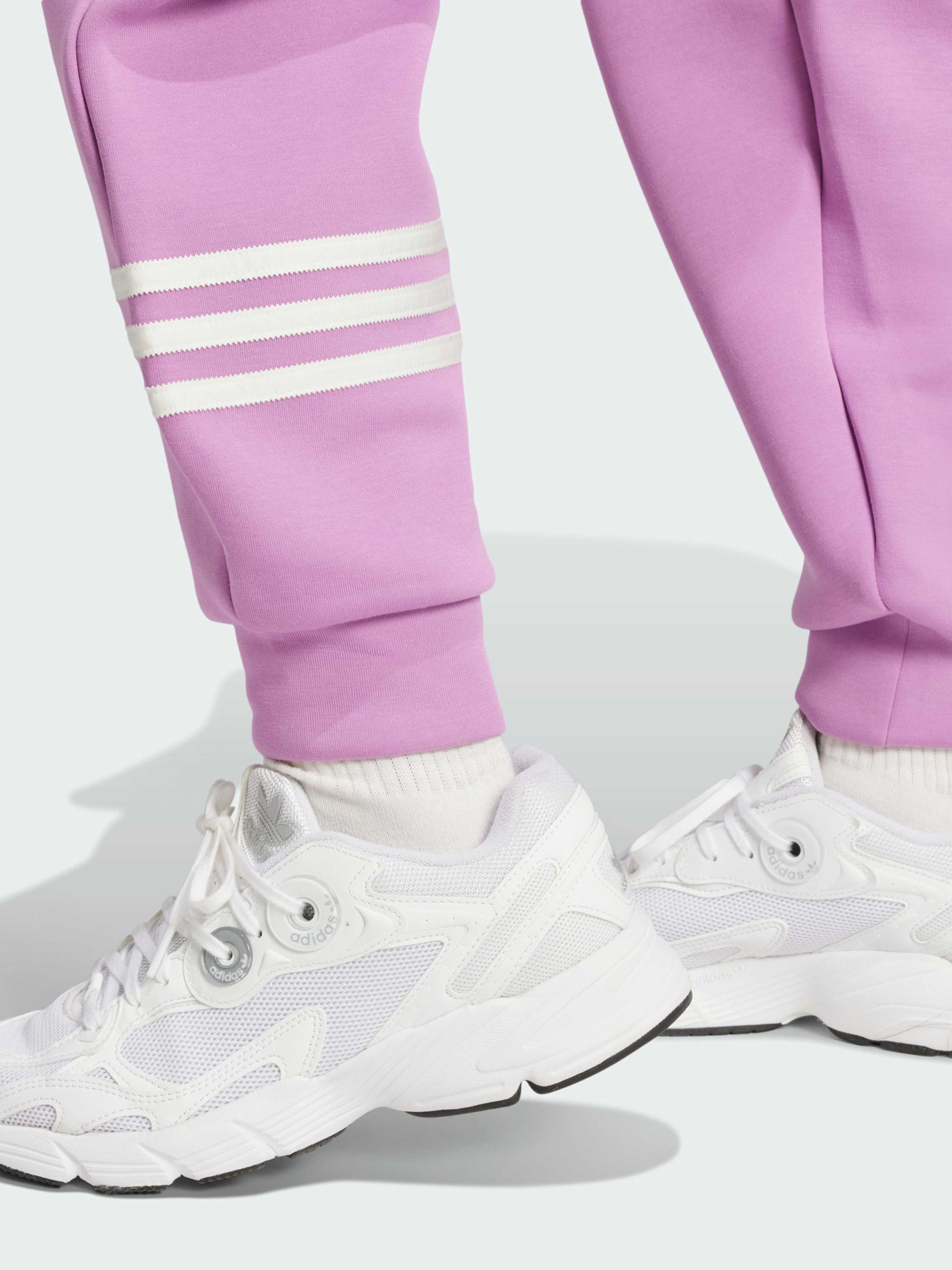 Джоггеры Adidas модель IW8028 Фото