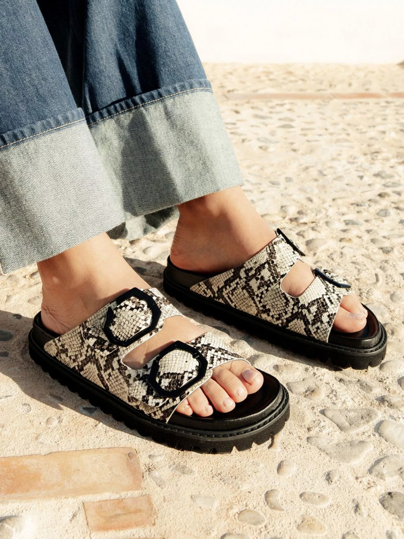 Шлепанцы GENUINS модель G106281 Фото