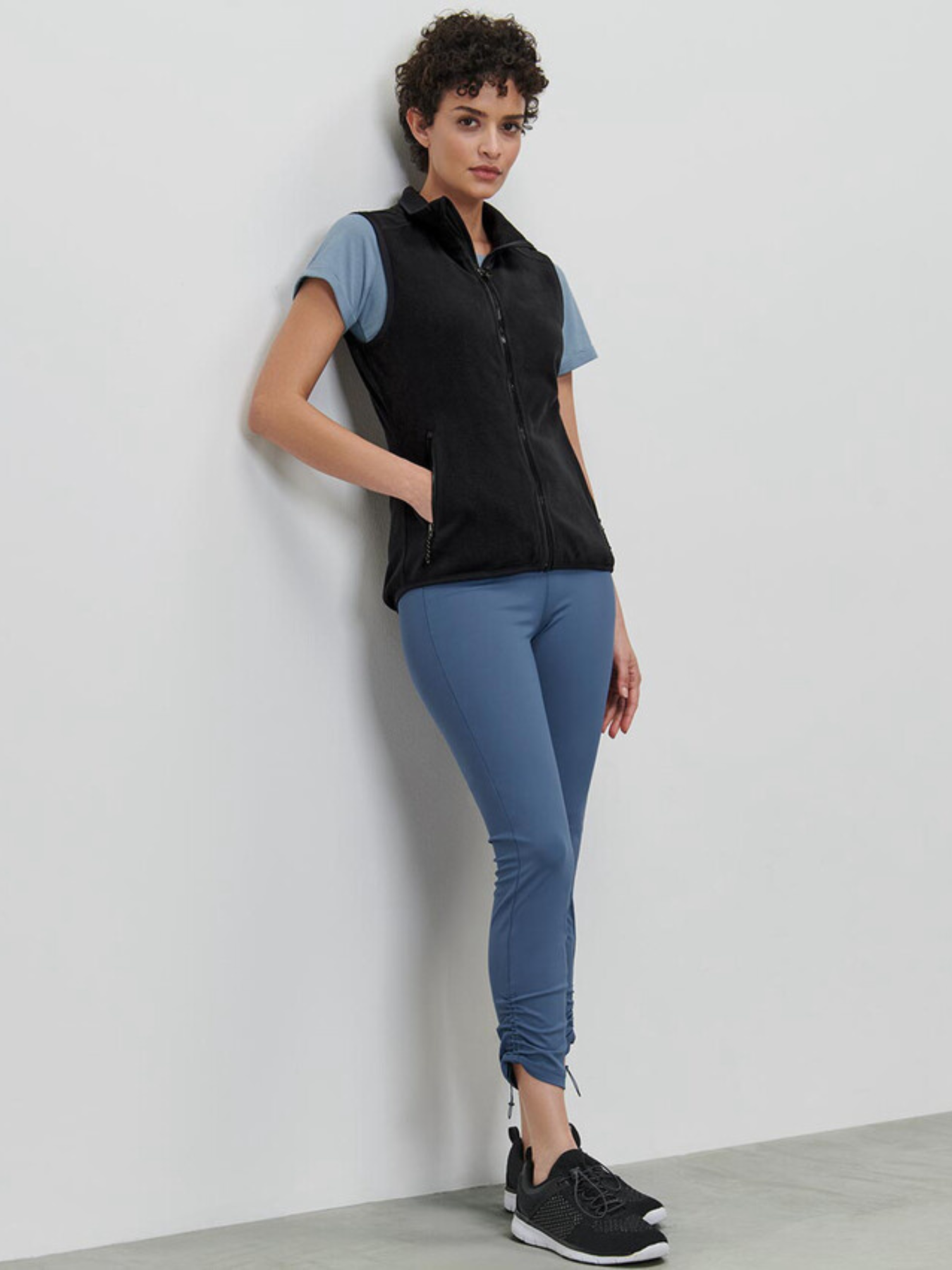 Утеплений жилет Tchibo модель T1759519875 Утеплений жилет Tchibo модель T1759519875 Фото