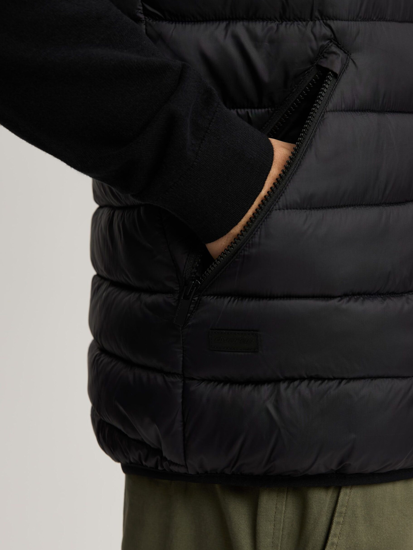 Жилет с утеплителем DIVERSE Gerund 255 модель 10047676 Фото