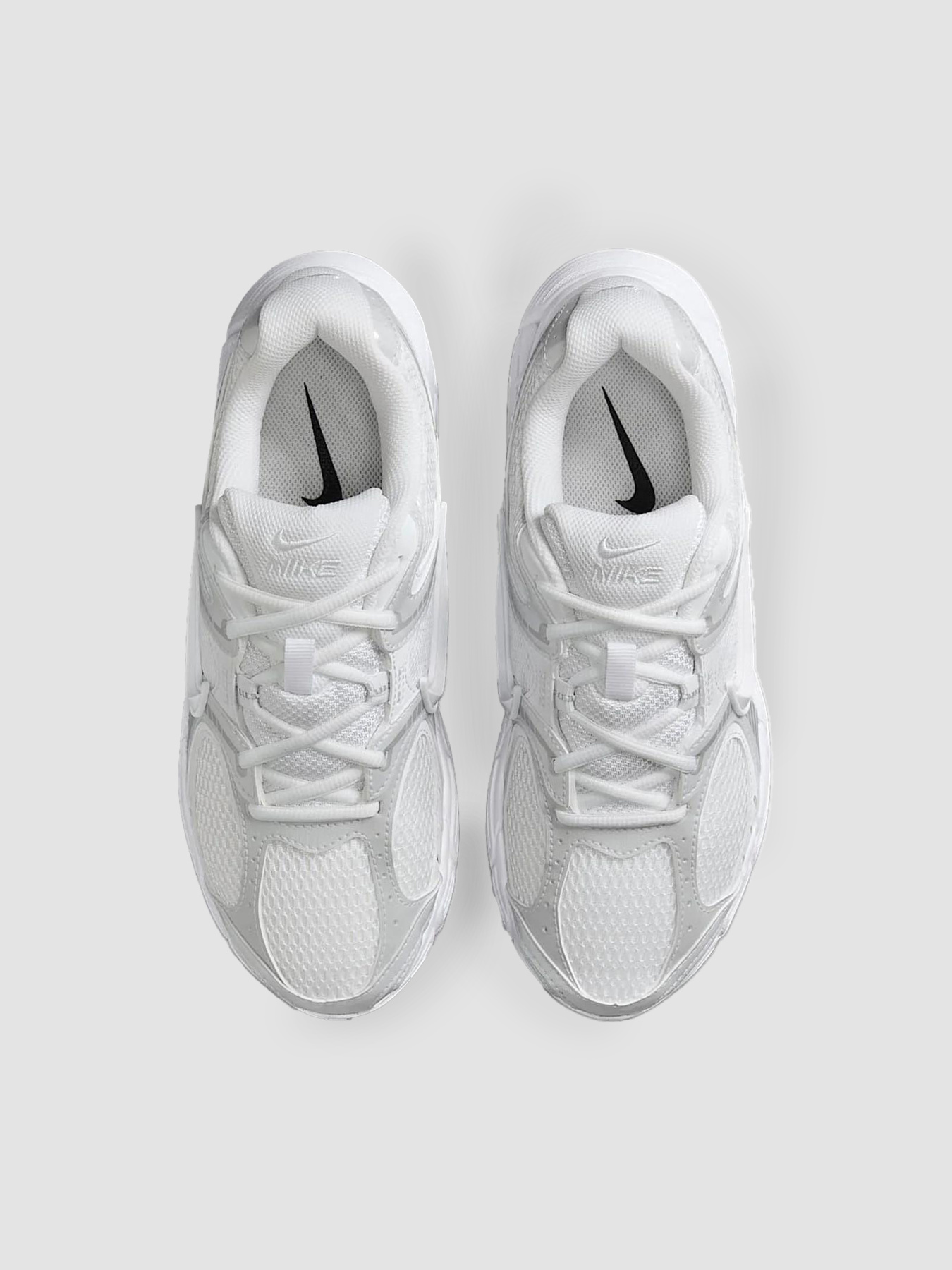 Кросівки NIKE V5 Rnr модель HQ7901-101 Фото