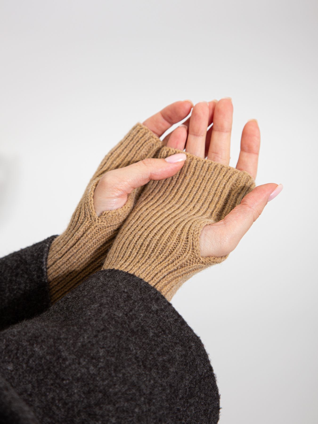 Варежки Famo модель M-202310_02 Фото