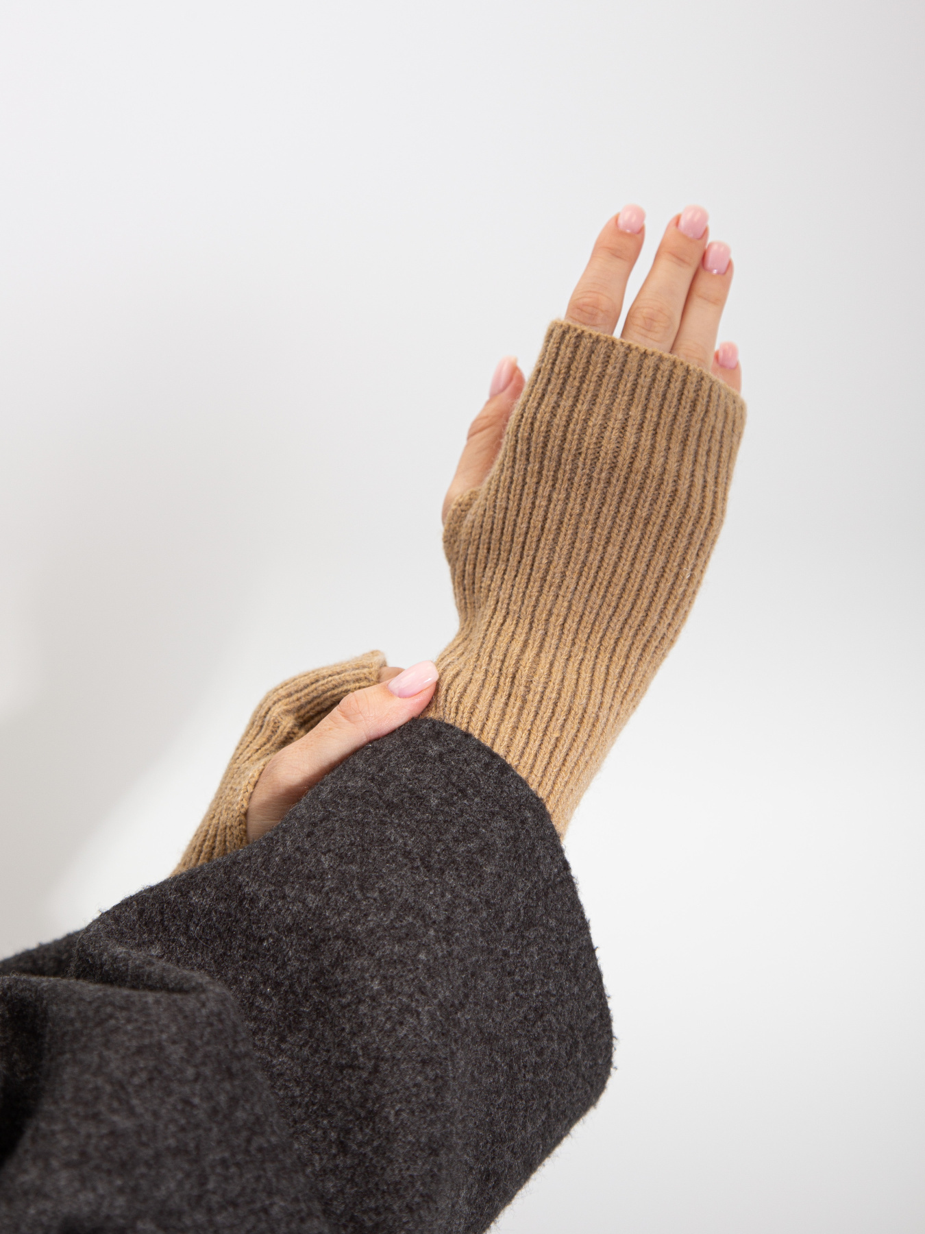 Варежки Famo модель M-202310_02 Фото