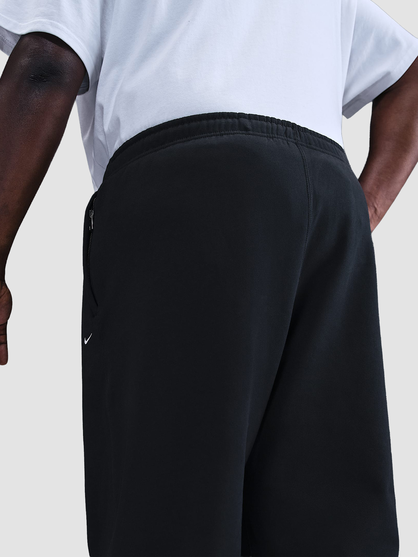 Джоггеры NIKE Solo Swoosh Cuffed Fleece модель HV1088-010 Фото