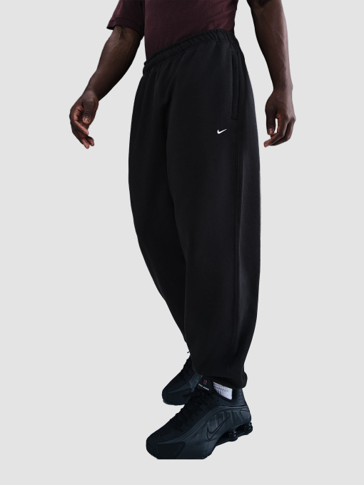 Джоггеры NIKE Solo Swoosh Cuffed Fleece модель HV1088-010 Фото