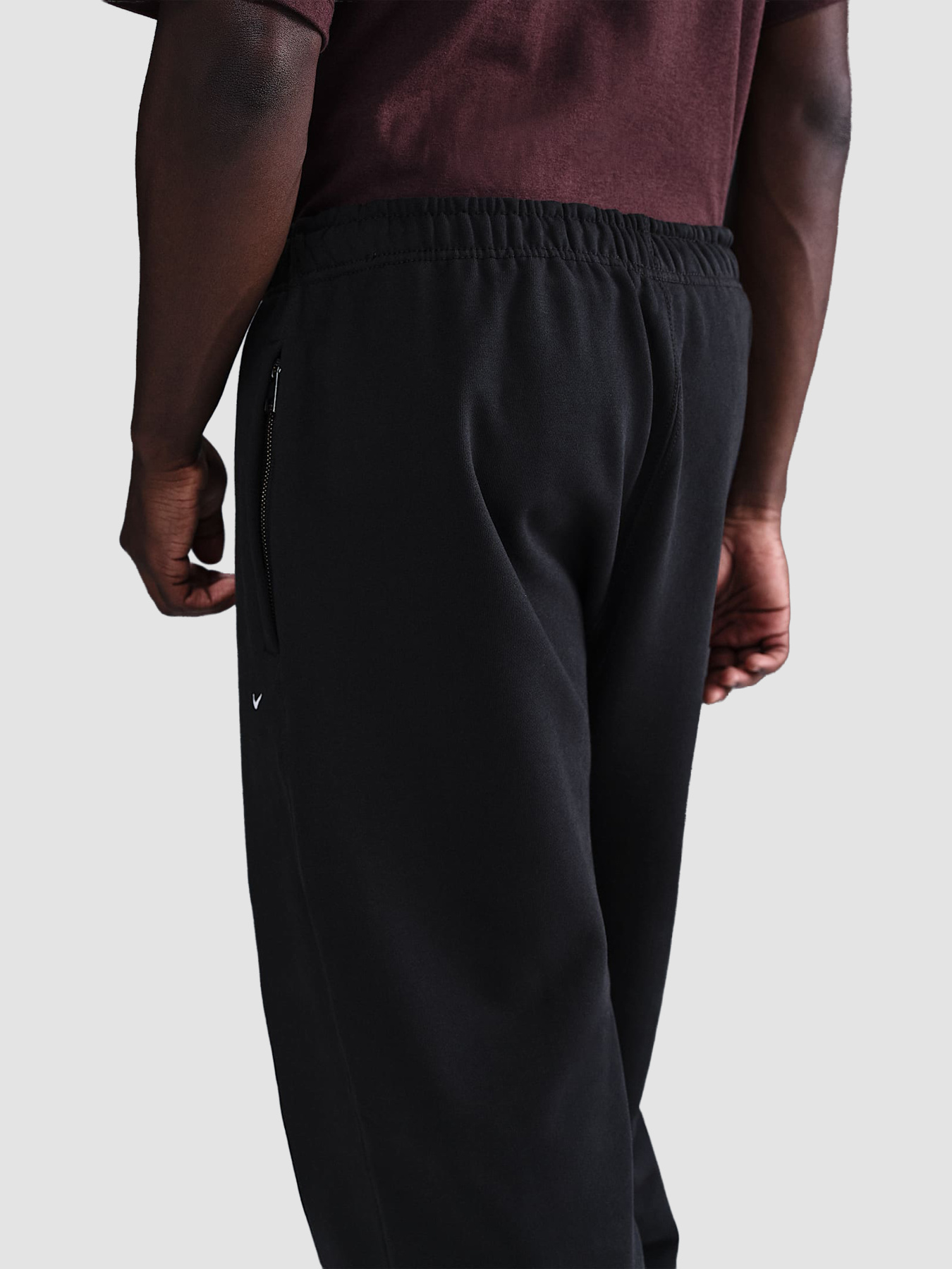 Джоггеры NIKE Solo Swoosh Cuffed Fleece модель HV1088-010 Джоггеры NIKE Solo Swoosh Cuffed Fleece модель HV1088-010 Фото