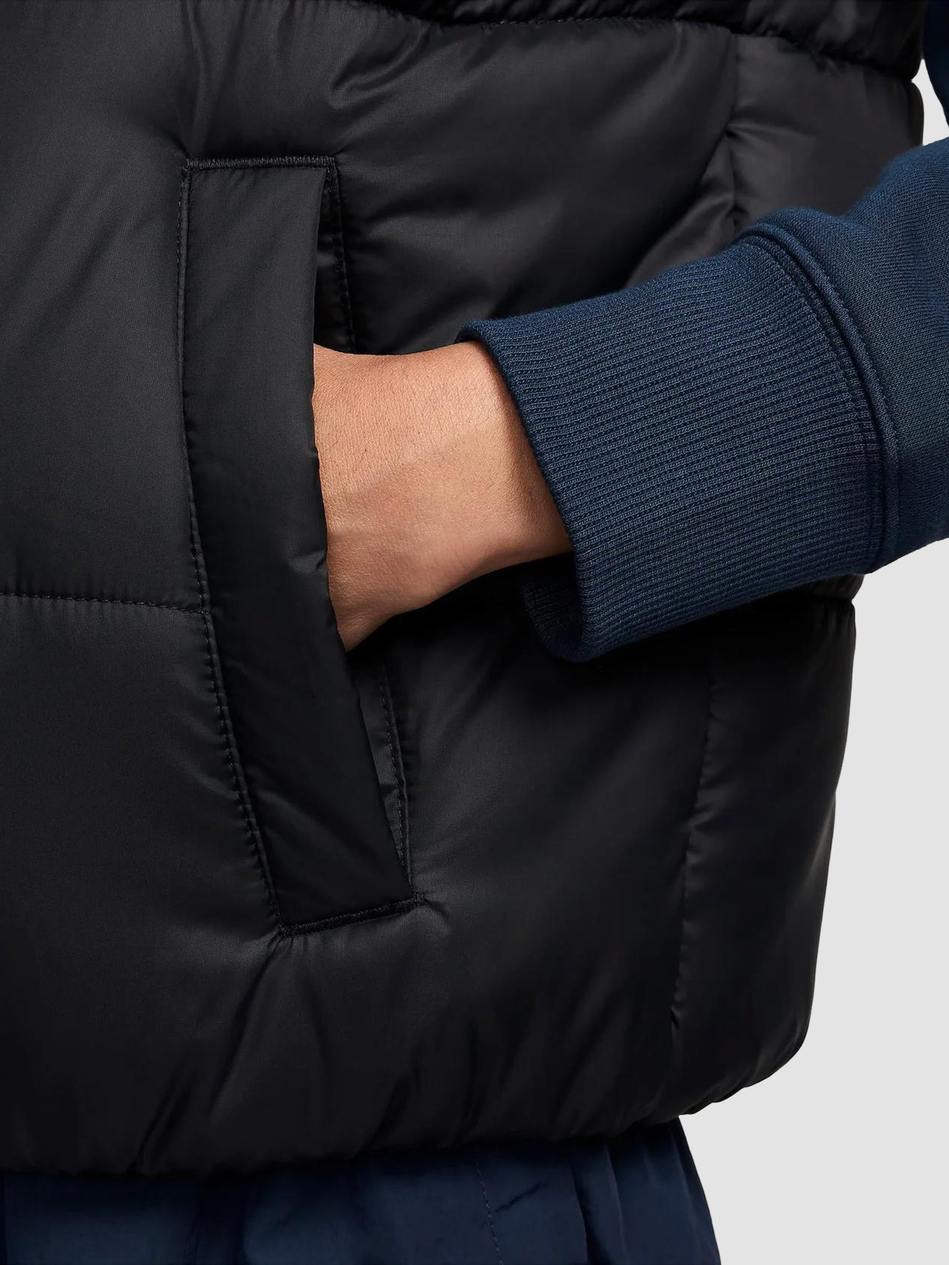 Жилет с утеплителем NIKE W Nsw Tf Synfl Clsc модель FZ5922-010 Фото