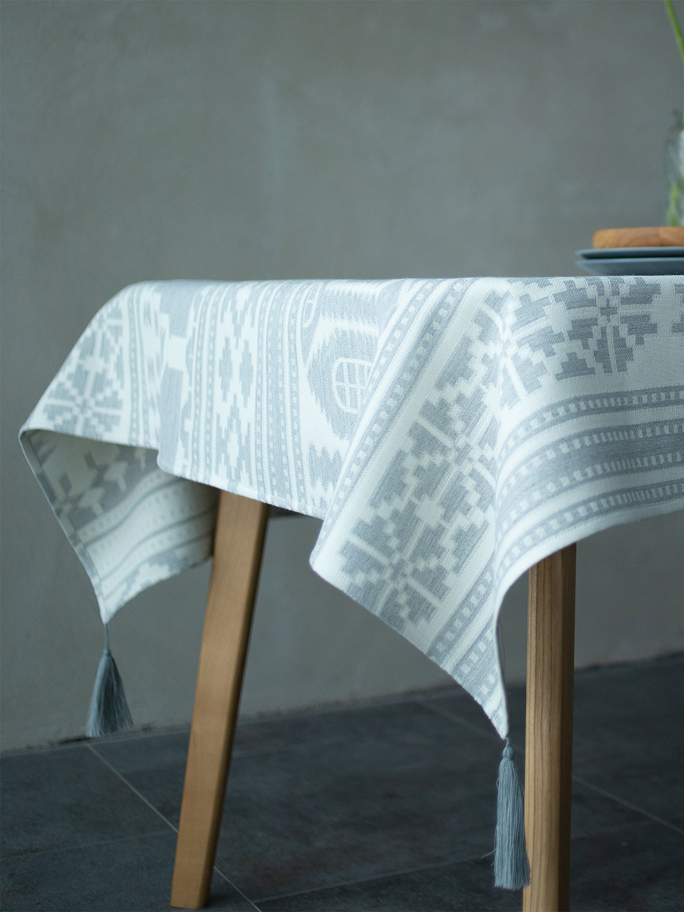 Скатертина Соломаха сіра Едельвіка модель 61-25-00gray Скатертина Соломаха сіра Едельвіка модель 61-25-00gray Фото