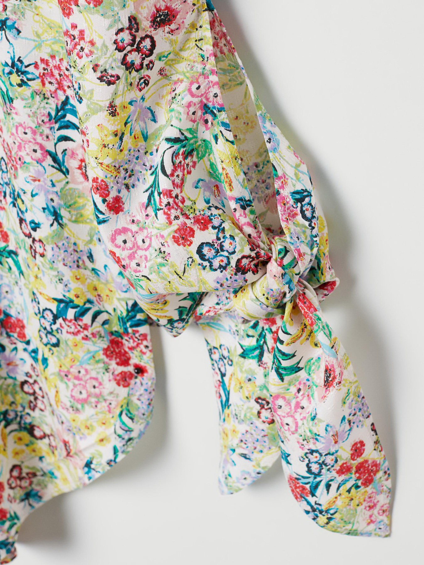 Блуза H&M модель 6354207RP12_комбинированный цветы Блуза H&M модель 6354207RP12_комбинированный цветы Фото