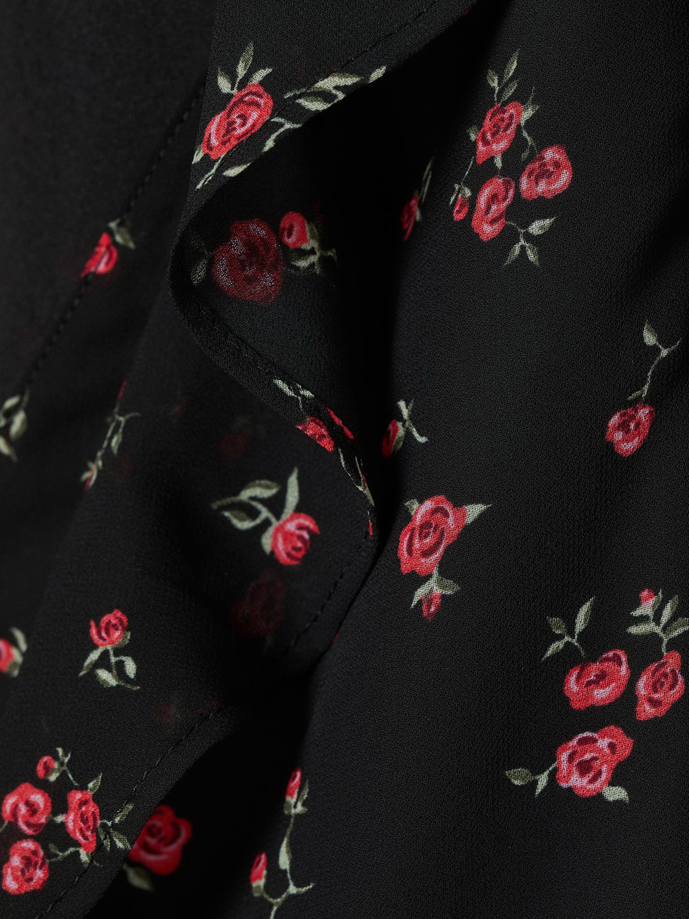 Блуза H&M модель 8242591sm_черный цветы Фото