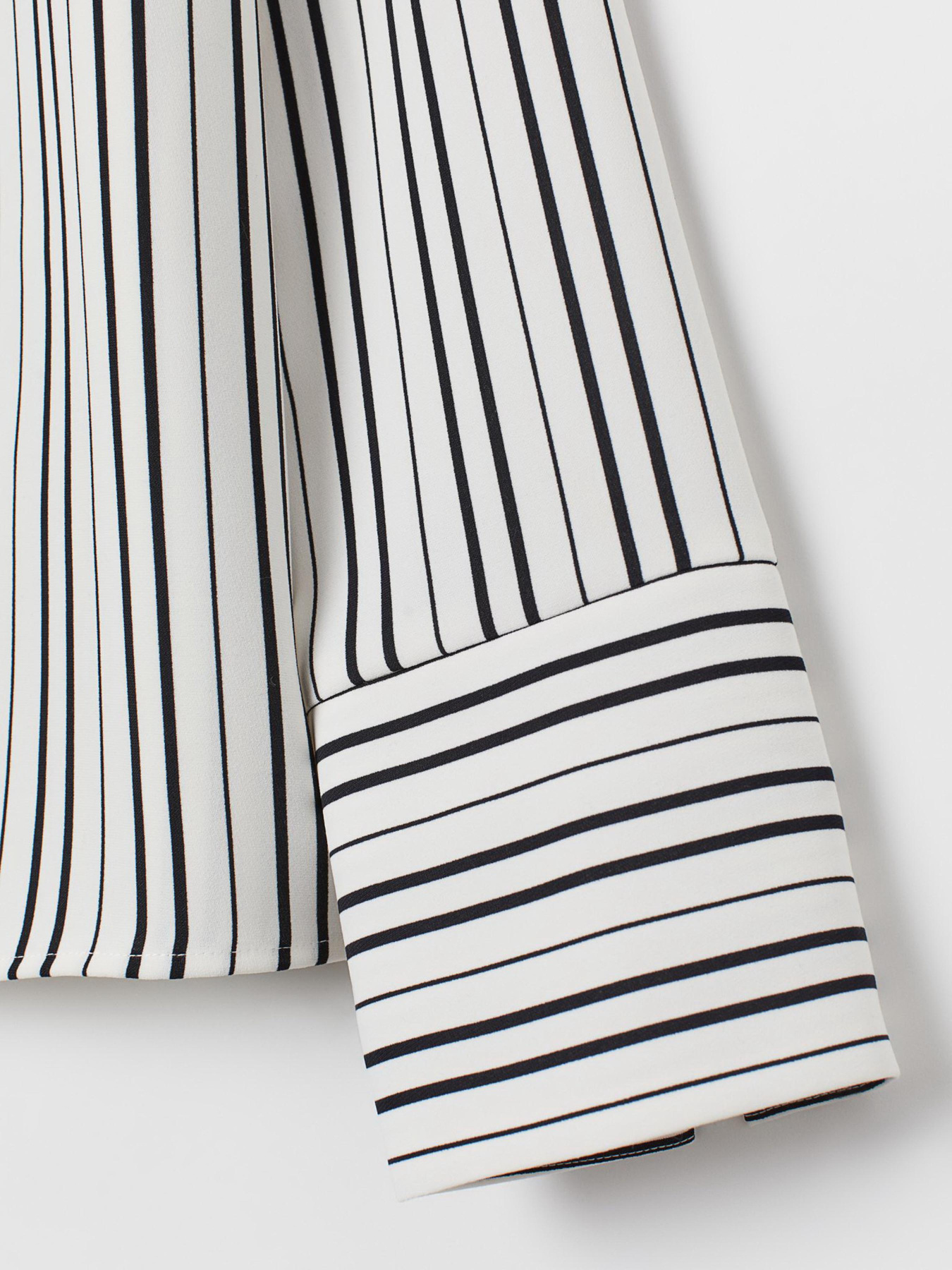 Блуза H&M модель 7165489log_Черно-белый Фото