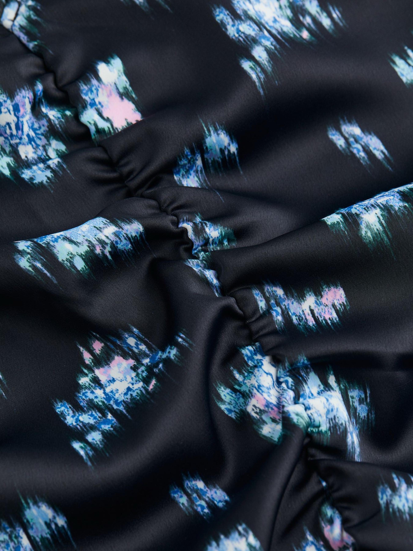 Блуза H&M модель 11093816wer_Темно-синий в цветы Фото