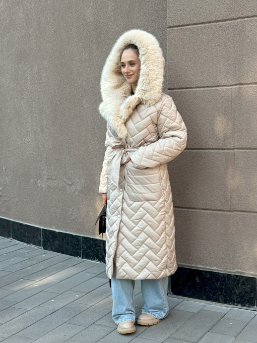 Пальто с утеплителем MilaNova модель Плащ ПВ - 389 бежевый Фото