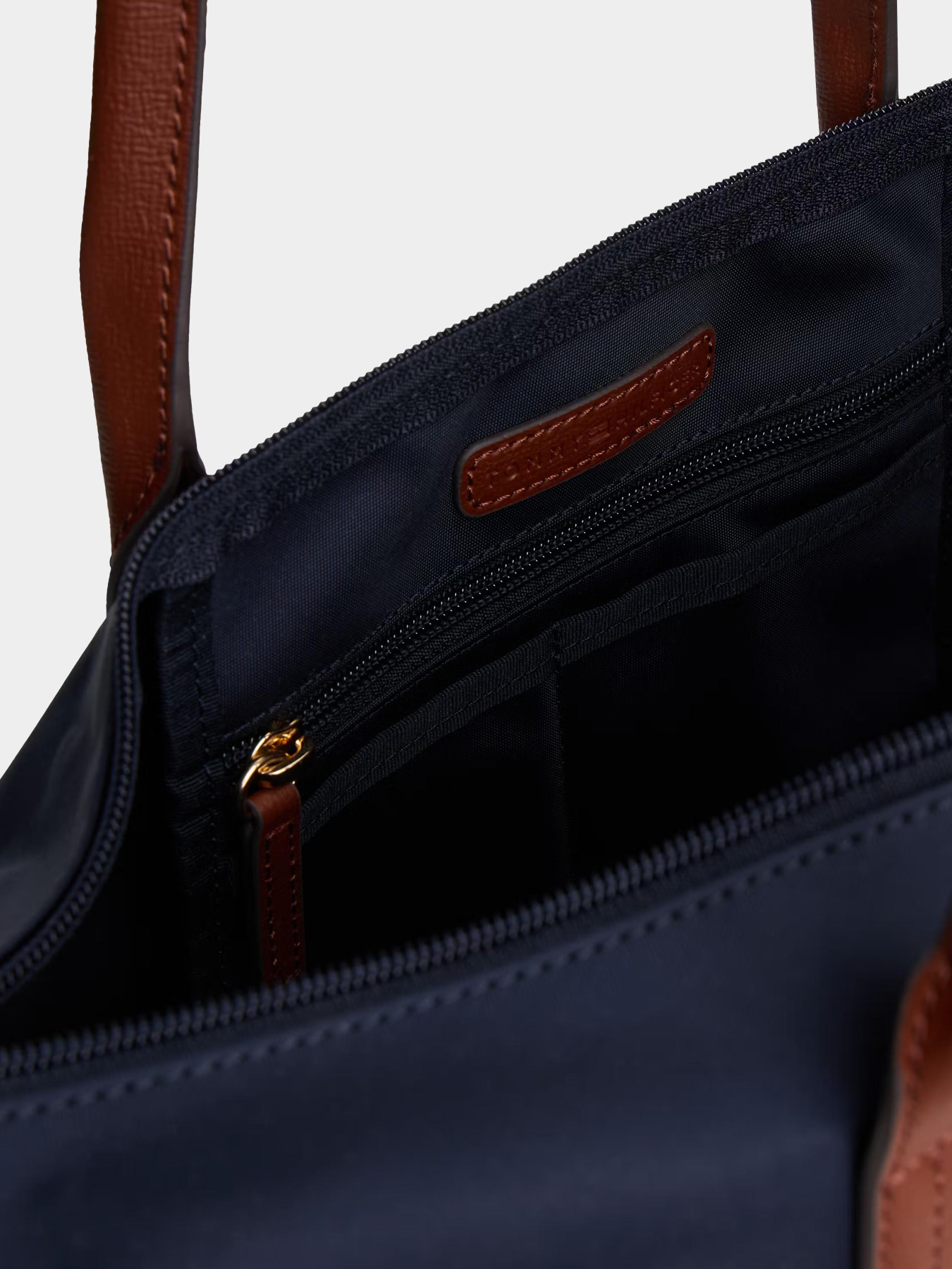 Сумки Tommy Hilfiger модель AW0AW17711-DW6 Фото