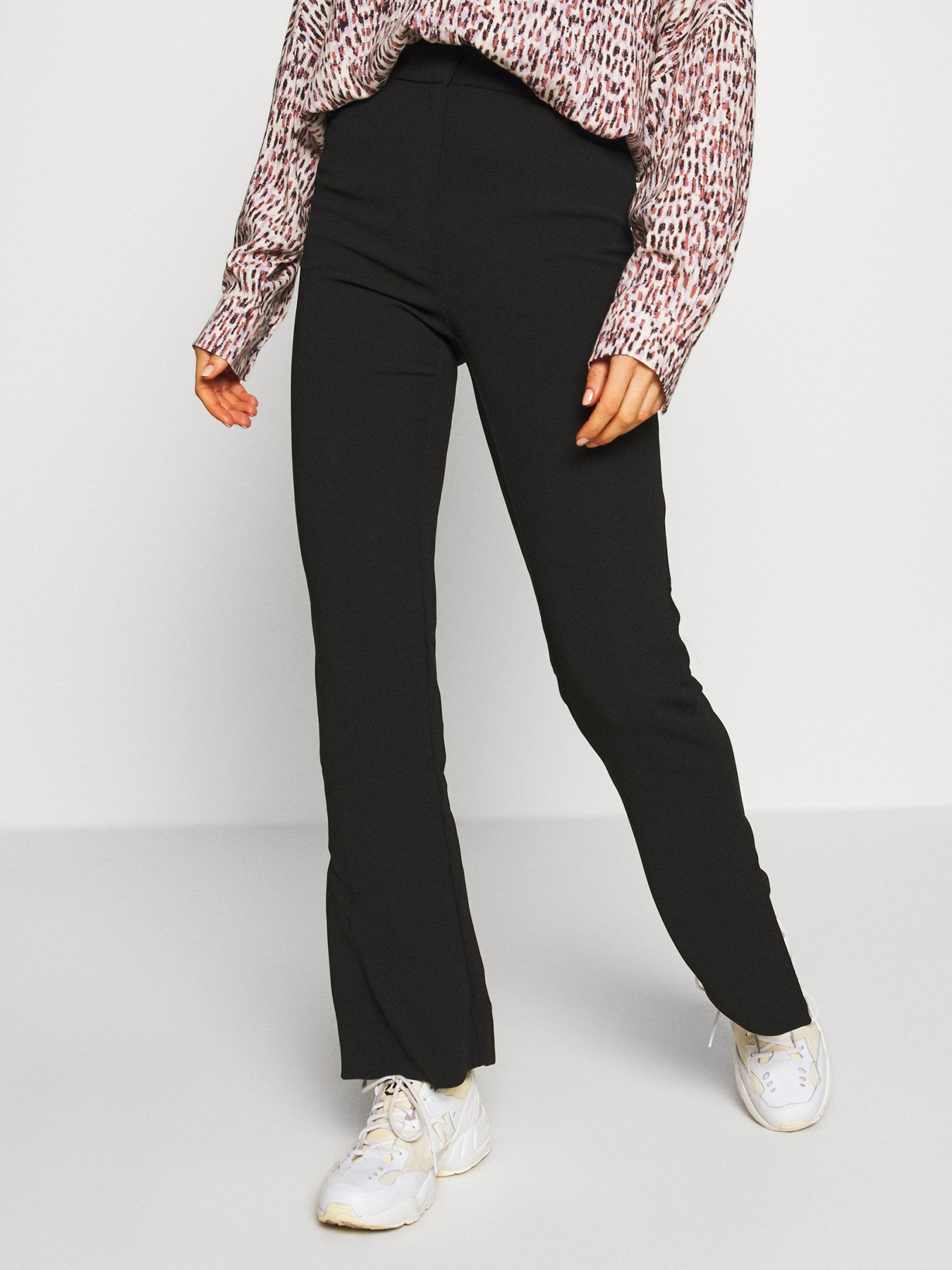 Брюки повседневные Weekday модель 8457471bar_Черный Фото