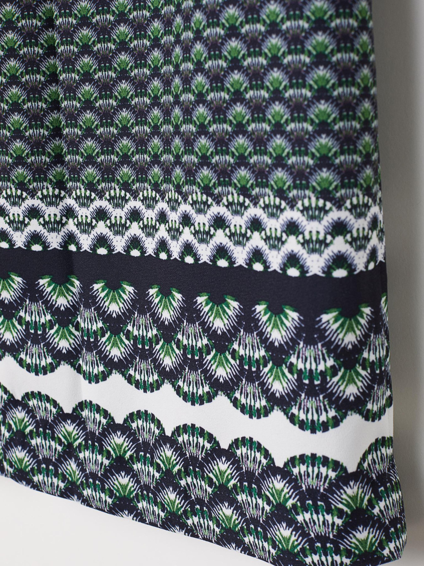 Штани повсякденні H&M модель 6017887log_Зеленый Фото