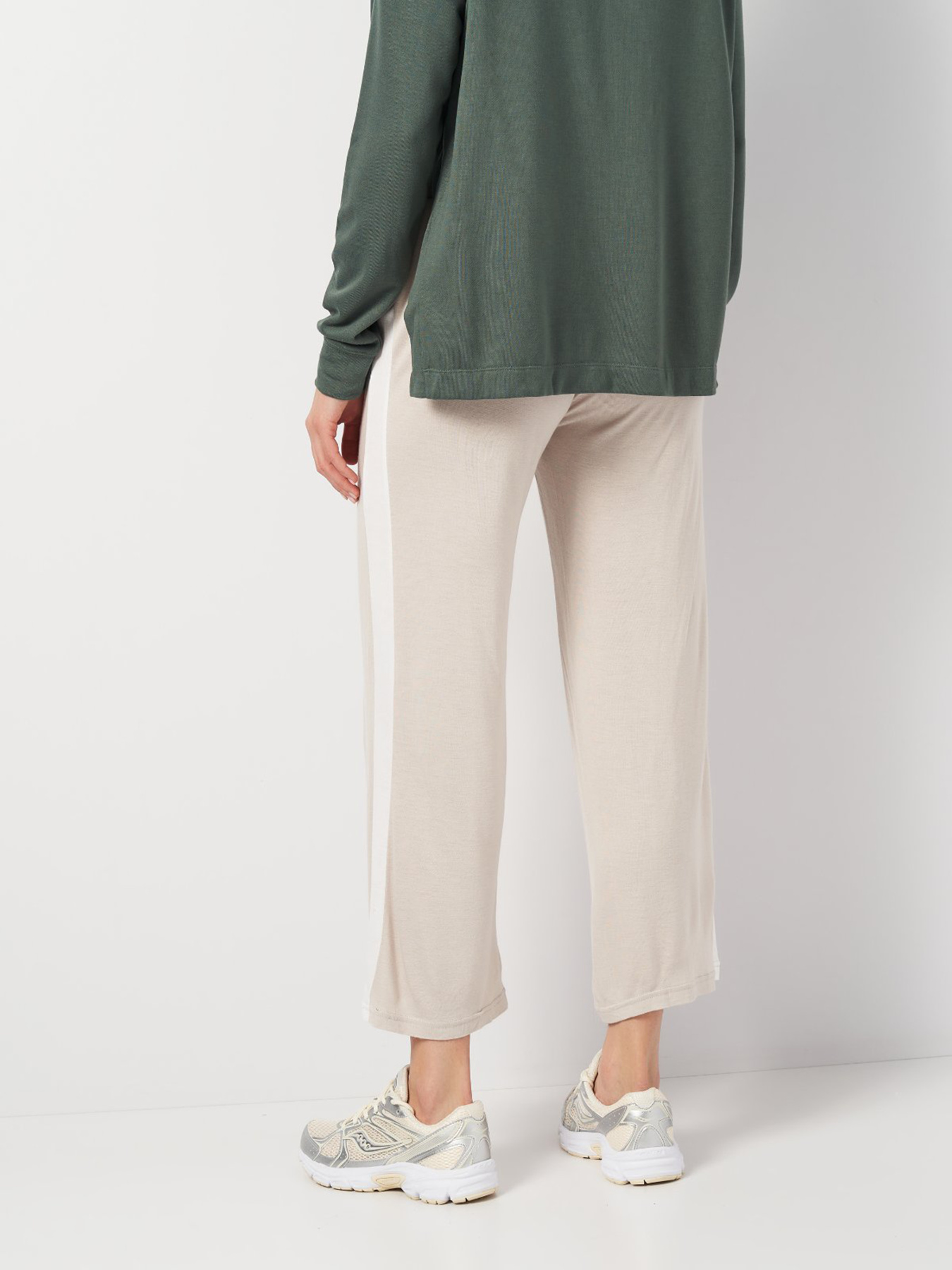 Спортивні штани H&M модель 9858264wer_Светло-бежевый Фото