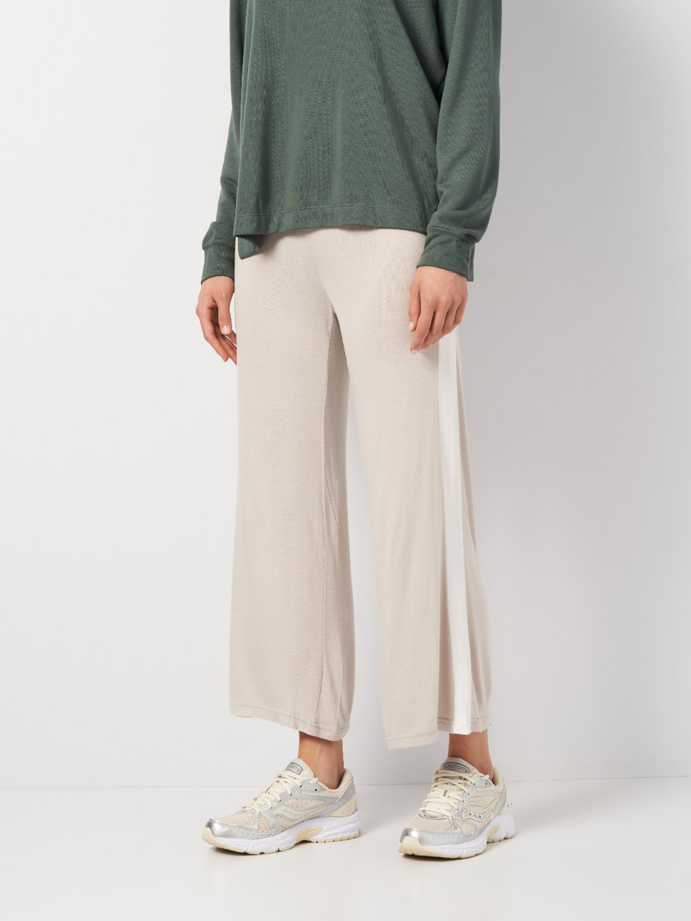 Спортивні штани H&M модель 9858264wer_Светло-бежевый Фото