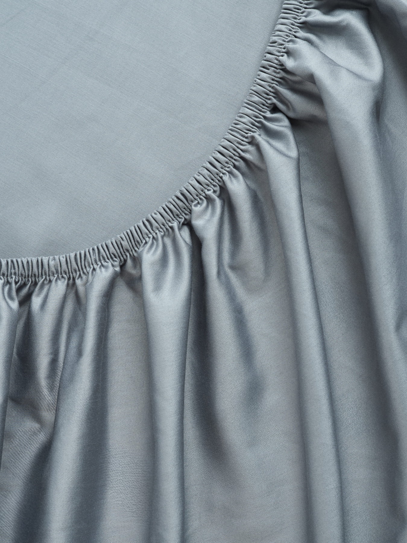 Простынь на резинке "Лунное сияние" из натурального сатина MBM HOME модель BL-FS-17/18/19 CLOUDY GRAY Простынь на резинке "Лунное сияние" из натурального сатина MBM HOME модель BL-FS-17/18/19 CLOUDY GRAY Фото