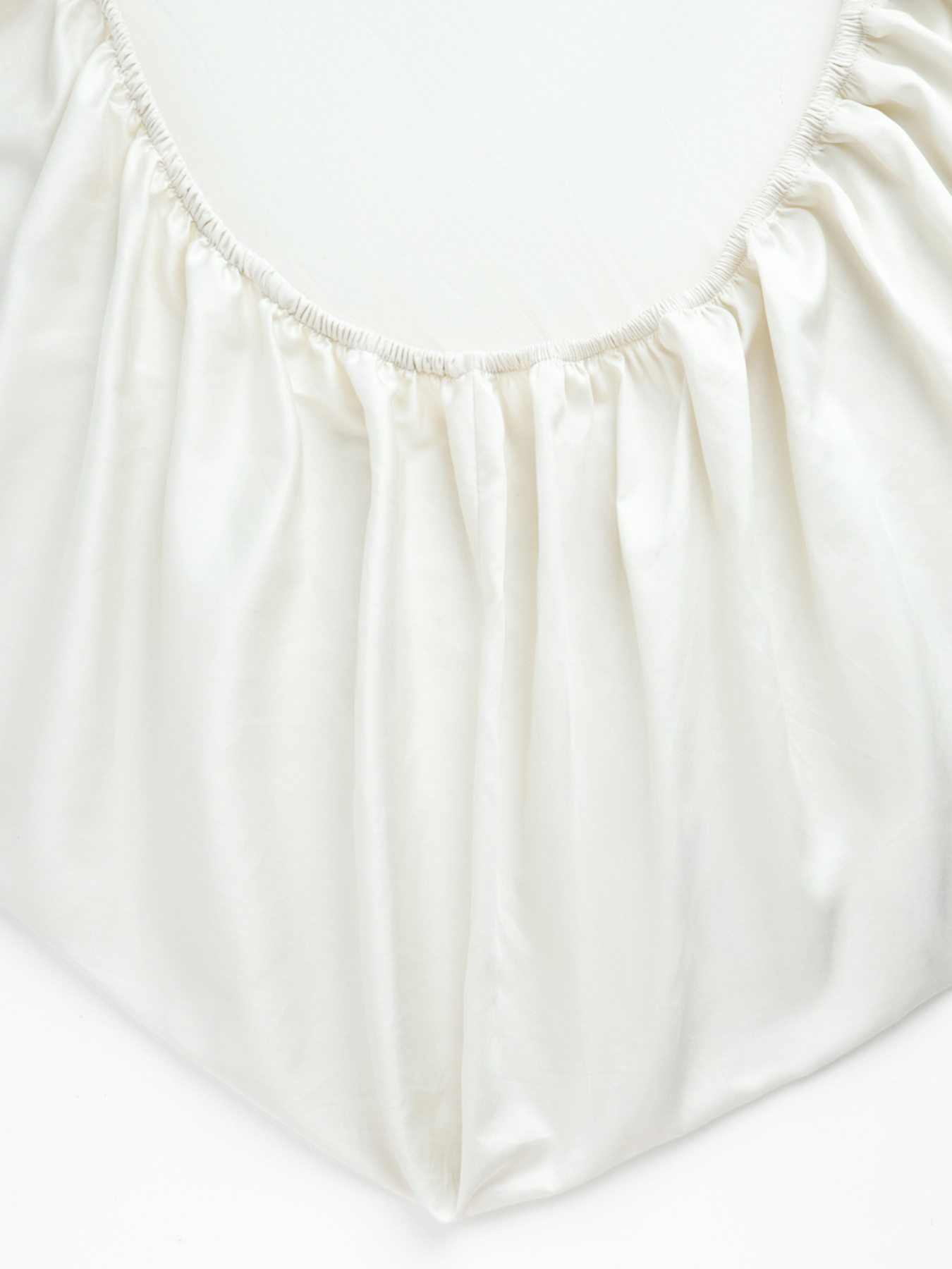 Простынь на резинке "Лунное сияние" из натурального сатина MBM HOME модель BL-FS-17/18/19 IVORY Простынь на резинке "Лунное сияние" из натурального сатина MBM HOME модель BL-FS-17/18/19 IVORY Фото