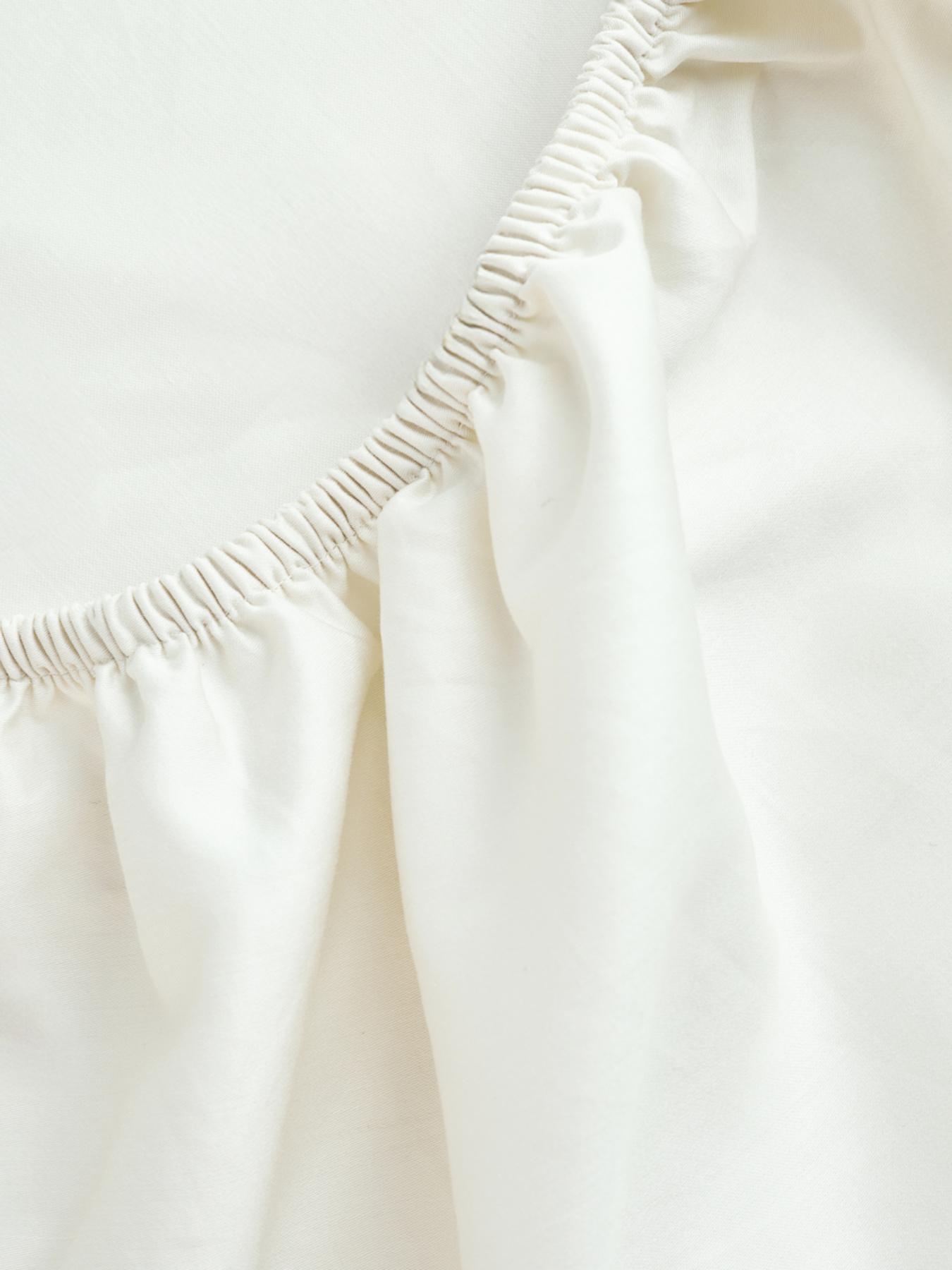 Простынь на резинке "Элегия" из натурального вареного сатина MBM HOME модель BL-FS-22/23/24 IVORY Простынь на резинке "Элегия" из натурального вареного сатина MBM HOME модель BL-FS-22/23/24 IVORY Фото