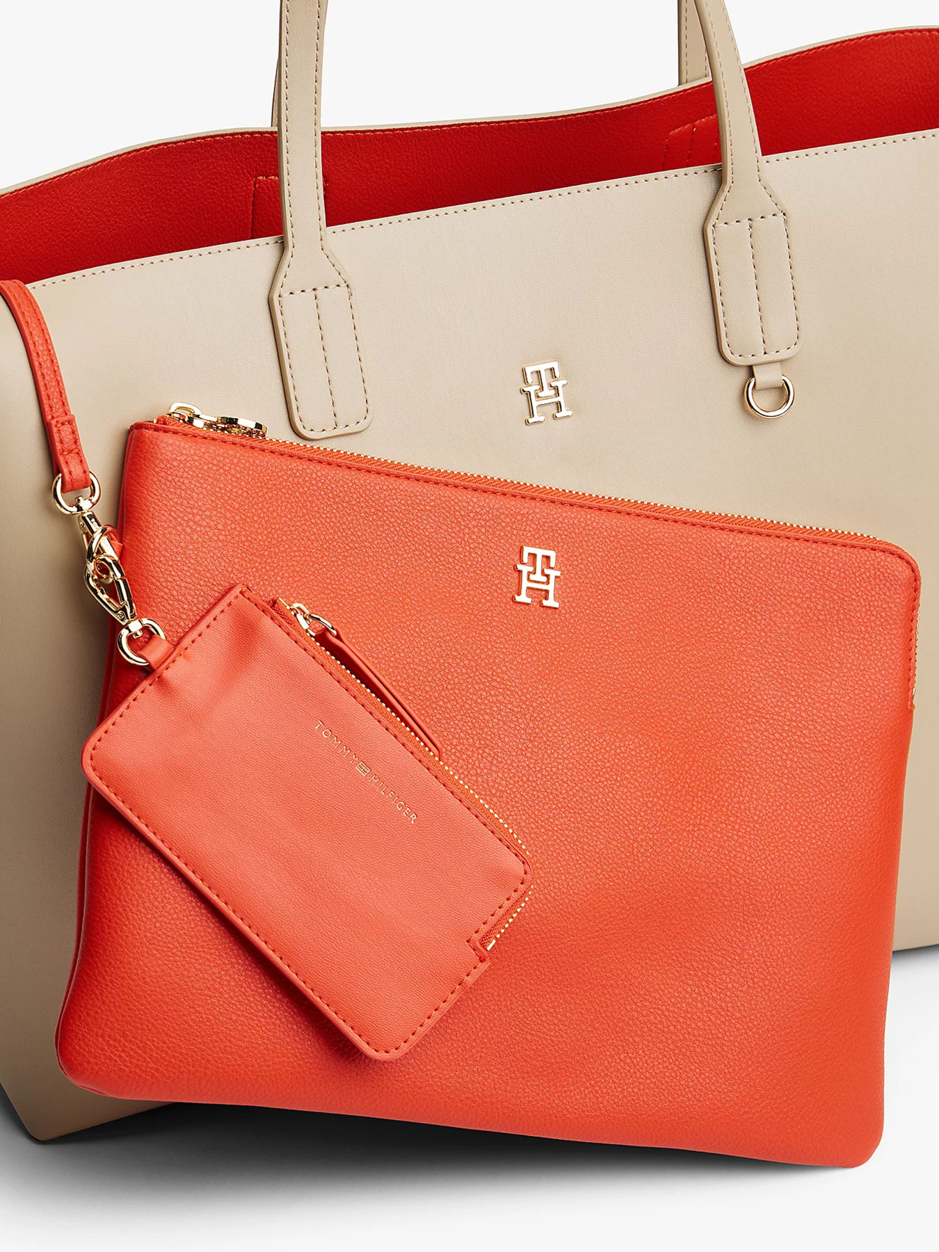 Сумки Tommy Hilfiger модель AW0AW17667-RBT Фото