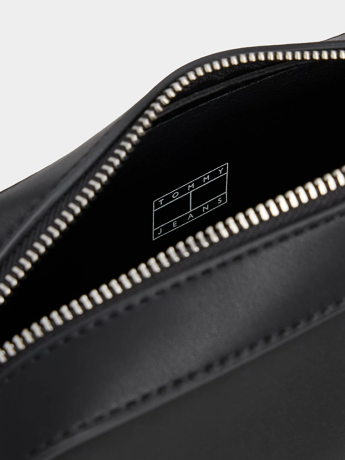 Сумки Tommy Hilfiger модель AW0AW17872-BDS Фото