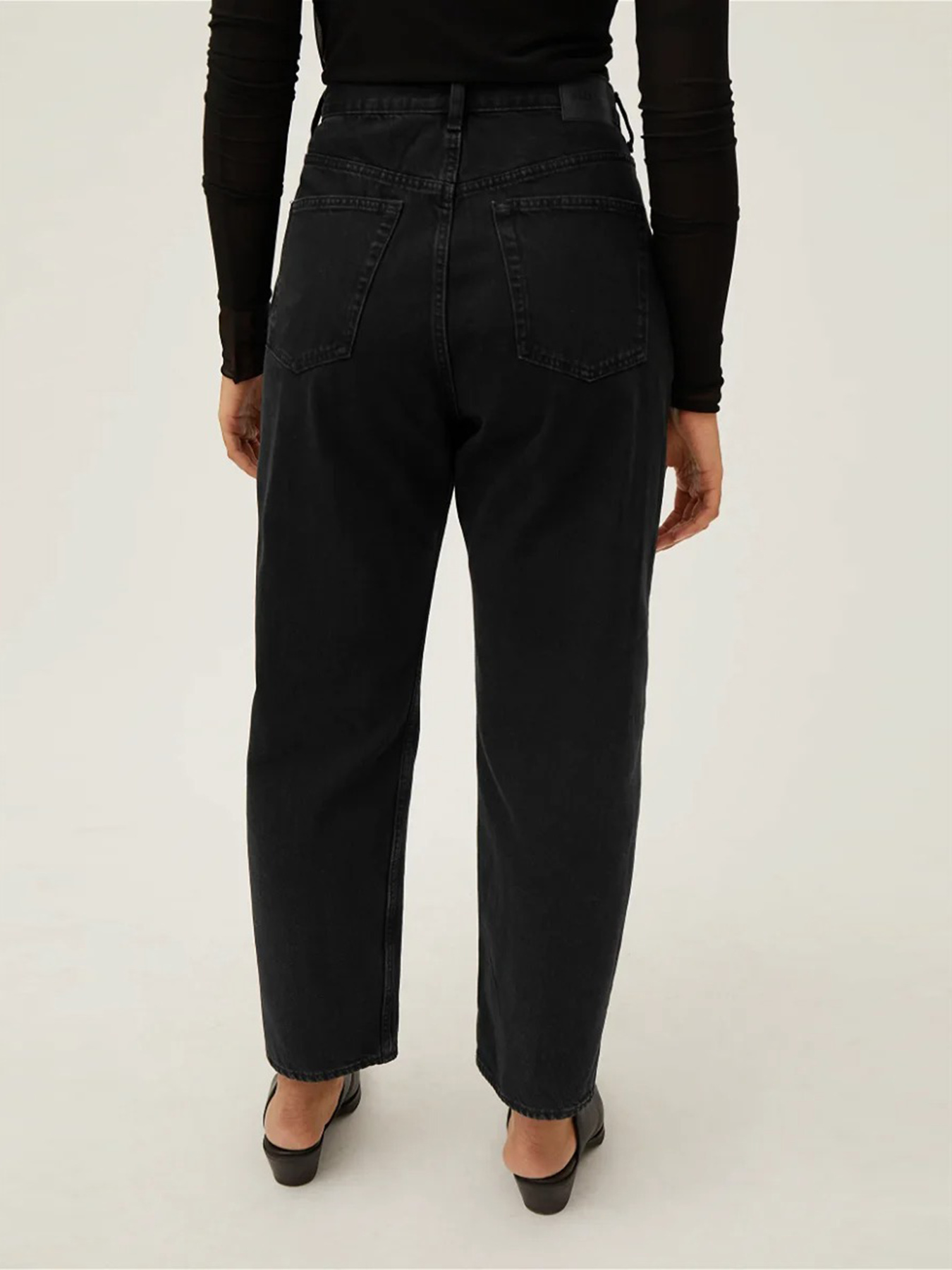 Джинси мом Weekday модель 8768691ral_Черный вымытый Фото