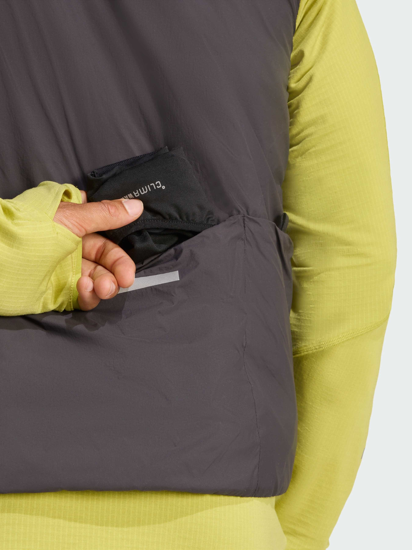 Утеплений жилет Adidas модель JM5715 Фото