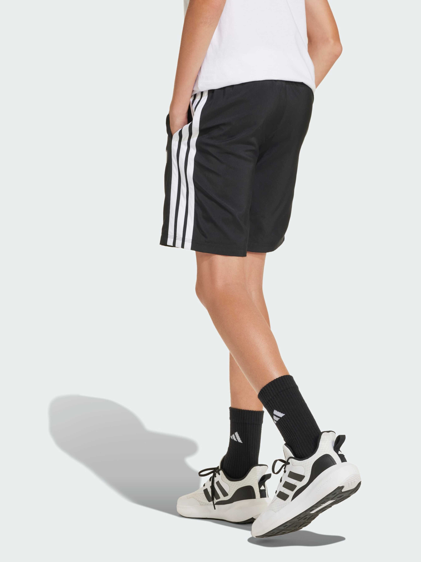 Повседневные шорты Adidas модель JD8189 Фото