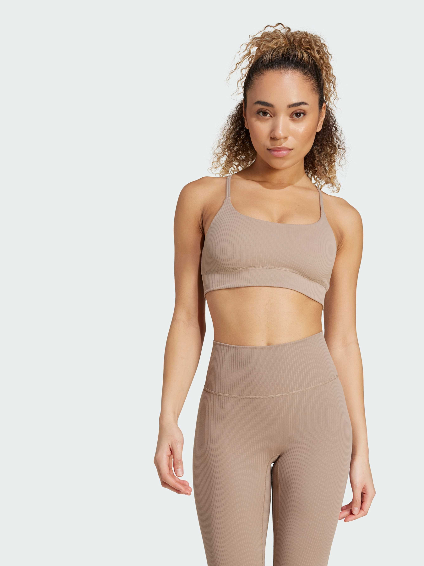 Спортивный топ Adidas модель JL5542 Фото