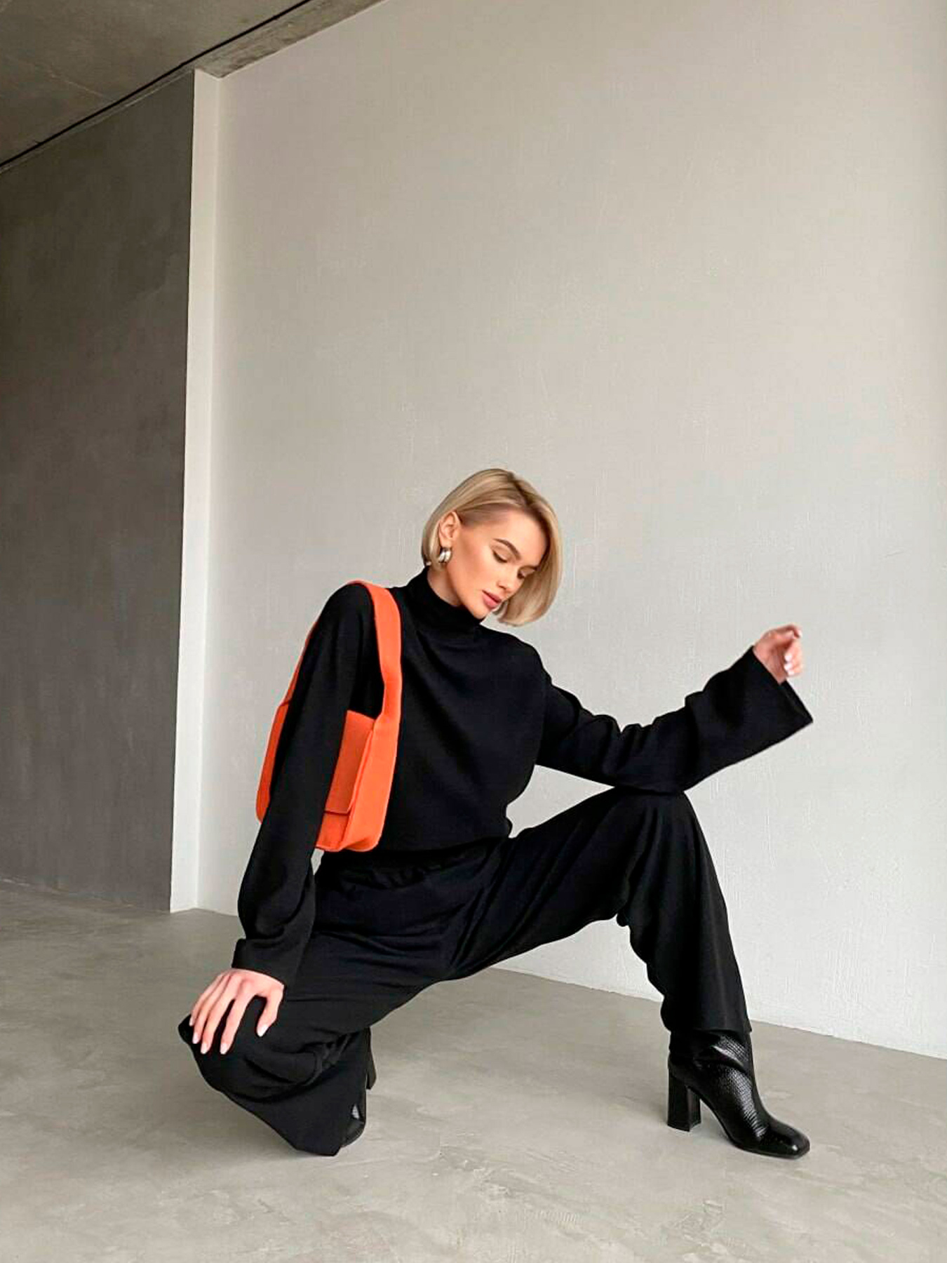 Повседневный костюм Milirud модель mil473-chornij Повседневный костюм Milirud модель mil473-chornij Фото