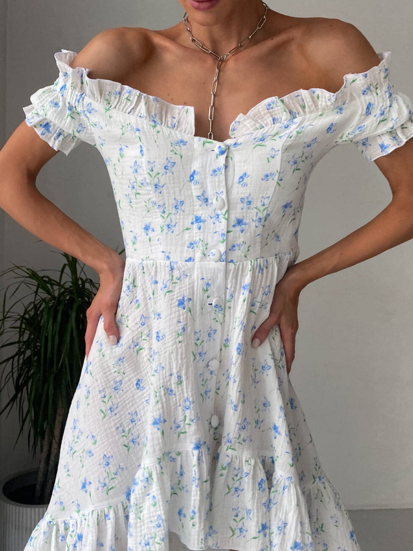 Платье миди Milirud модель mil504-blij-v-blakitn-kvti Фото