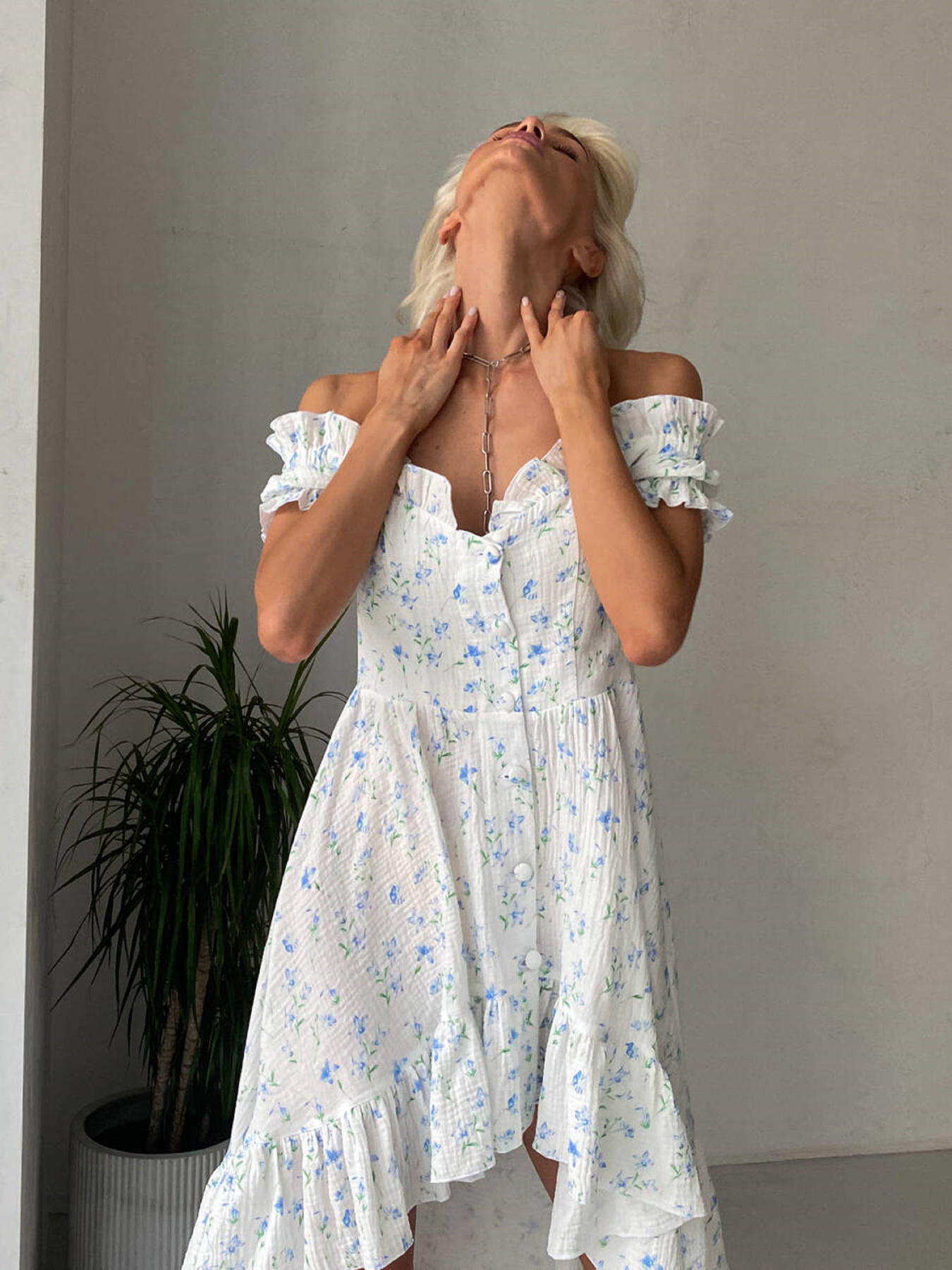 Платье миди Milirud модель mil504-blij-v-blakitn-kvti Фото