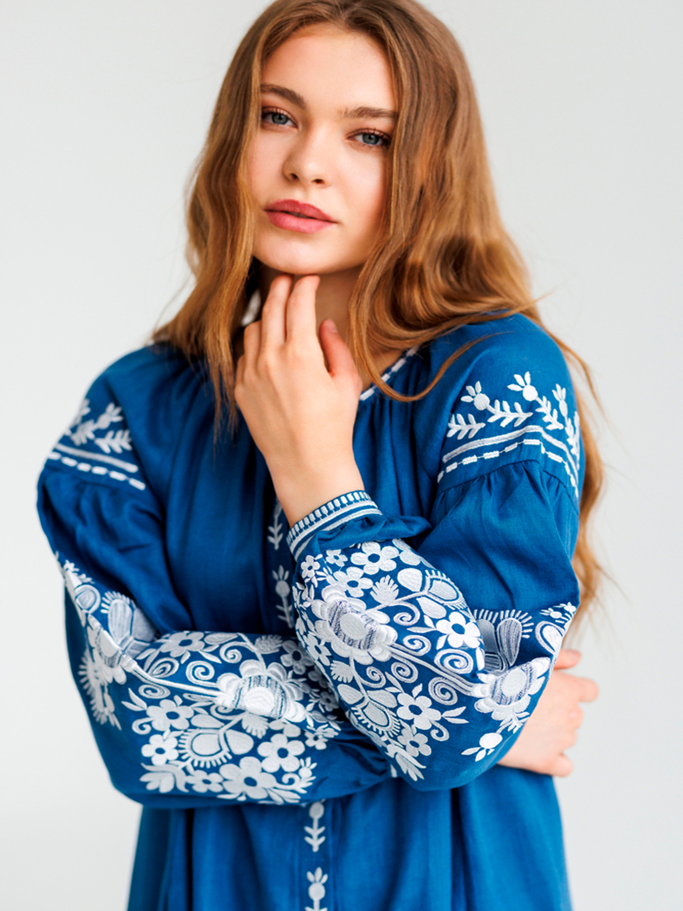 Вышитое платье Folk Moda модель fm2926-sinj Фото