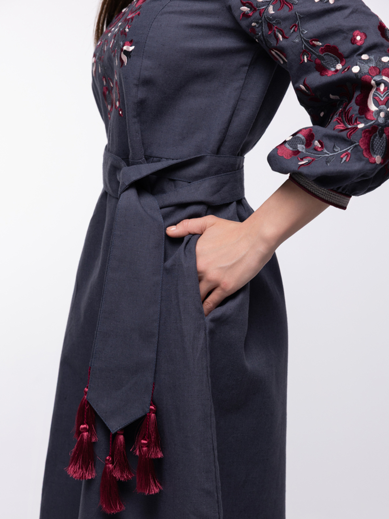 Вышитое платье Folk Moda модель fm2865-antracit Фото