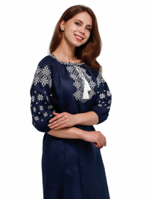 Вышитое платье Folk Moda модель fm2586-temno-sinj Вышитое платье Folk Moda модель fm2586-temno-sinj Фото