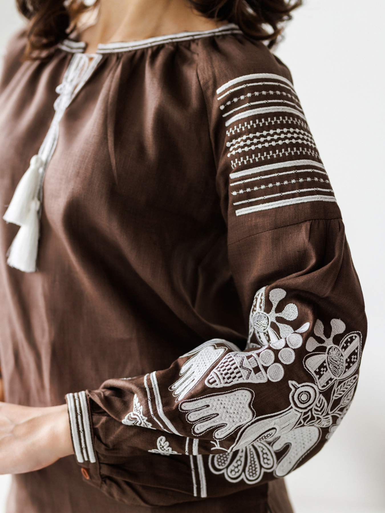 Вышитая рубашка Folk Moda модель fm2144-korichnevij Фото