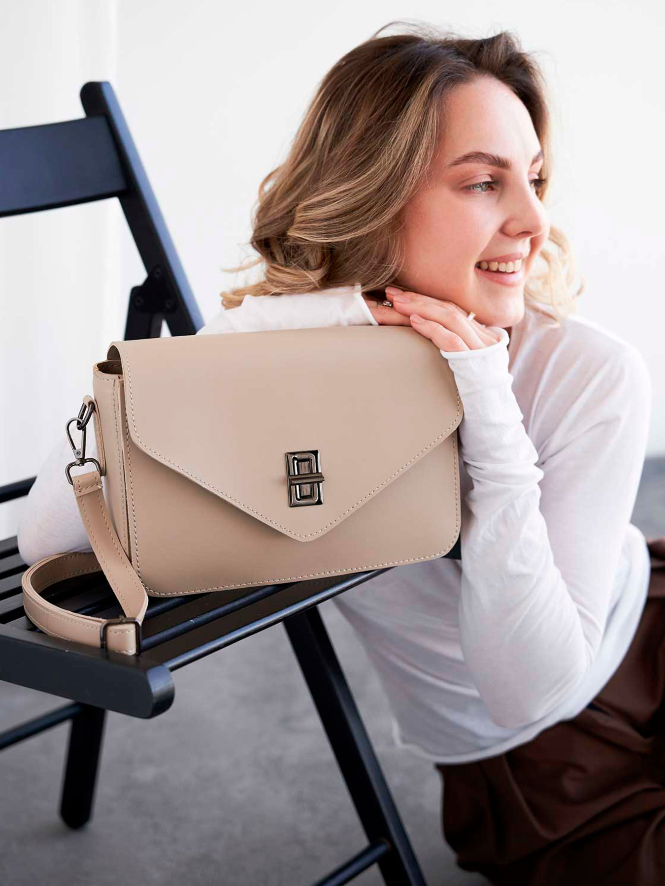 Сумка WeLassie модель stilxna-zhnocha-sumochka-regna-bezhev Фото