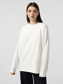 Лонгслів Ейсік Оверсайз модель LonhslivMolochnyi Фото