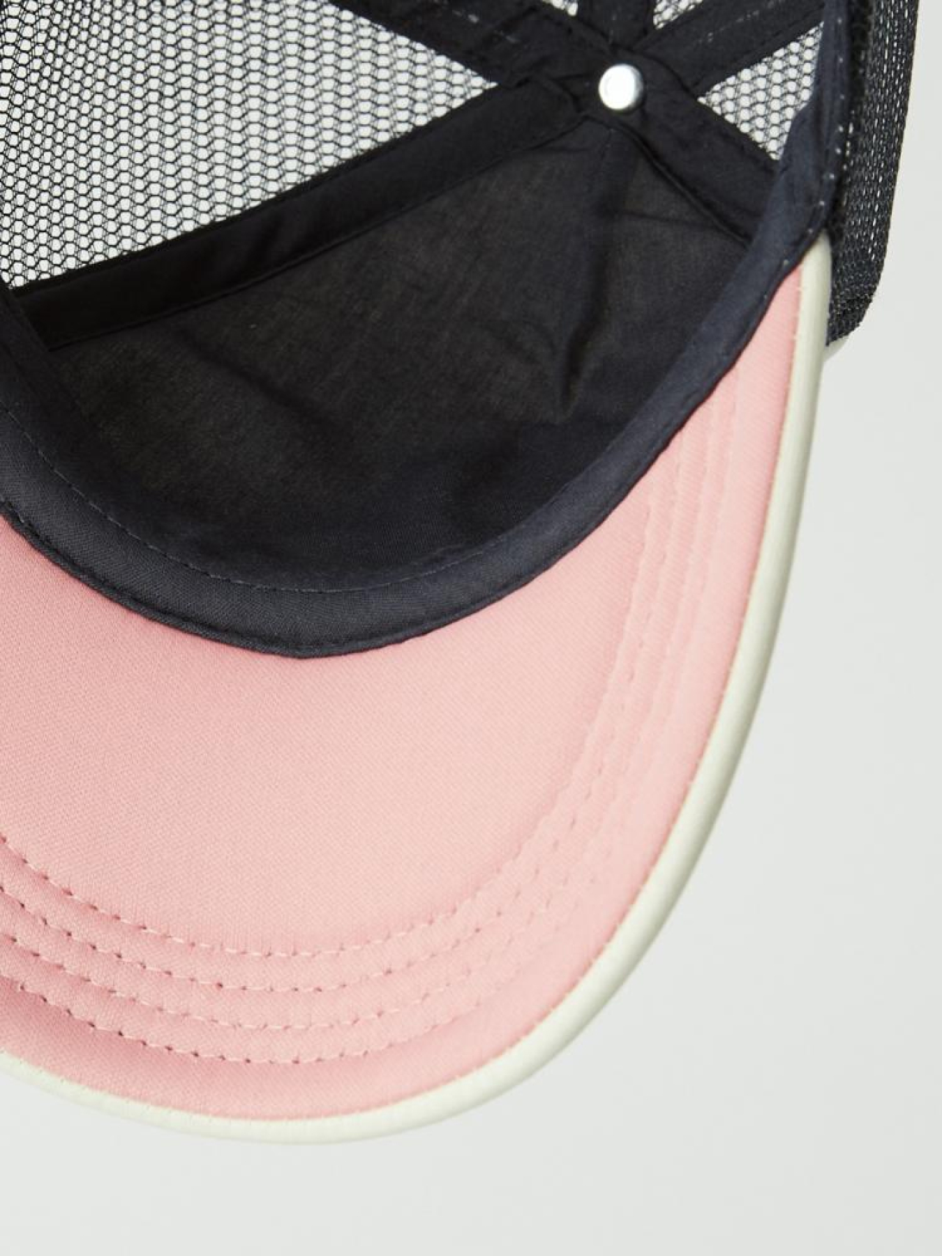 Кепка женская с сеткой молочная модель 10042038 Фото