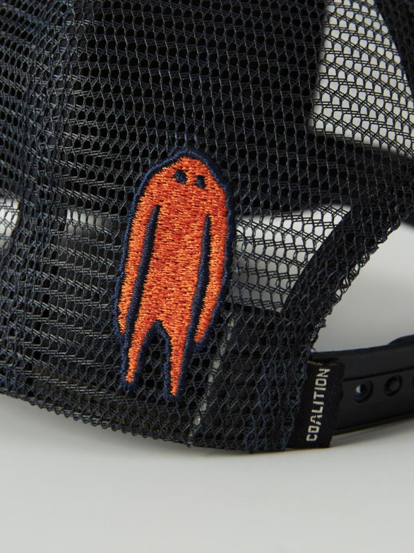 Мужская кепка с сеткой с ретро аппликацией синяя модель 10042194 Фото