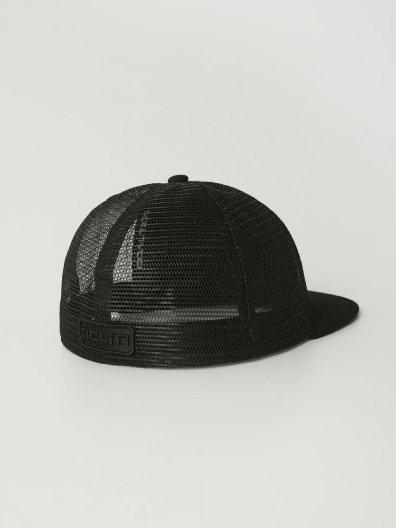 Мужская кепка снэпбек с сеткой и ровным козырьком черная модель 10044766 Фото